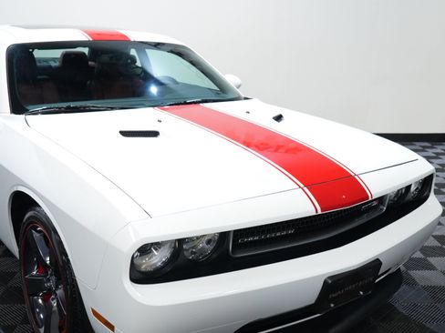 Used 2014 Dodge Challenger SXT RWD image 12