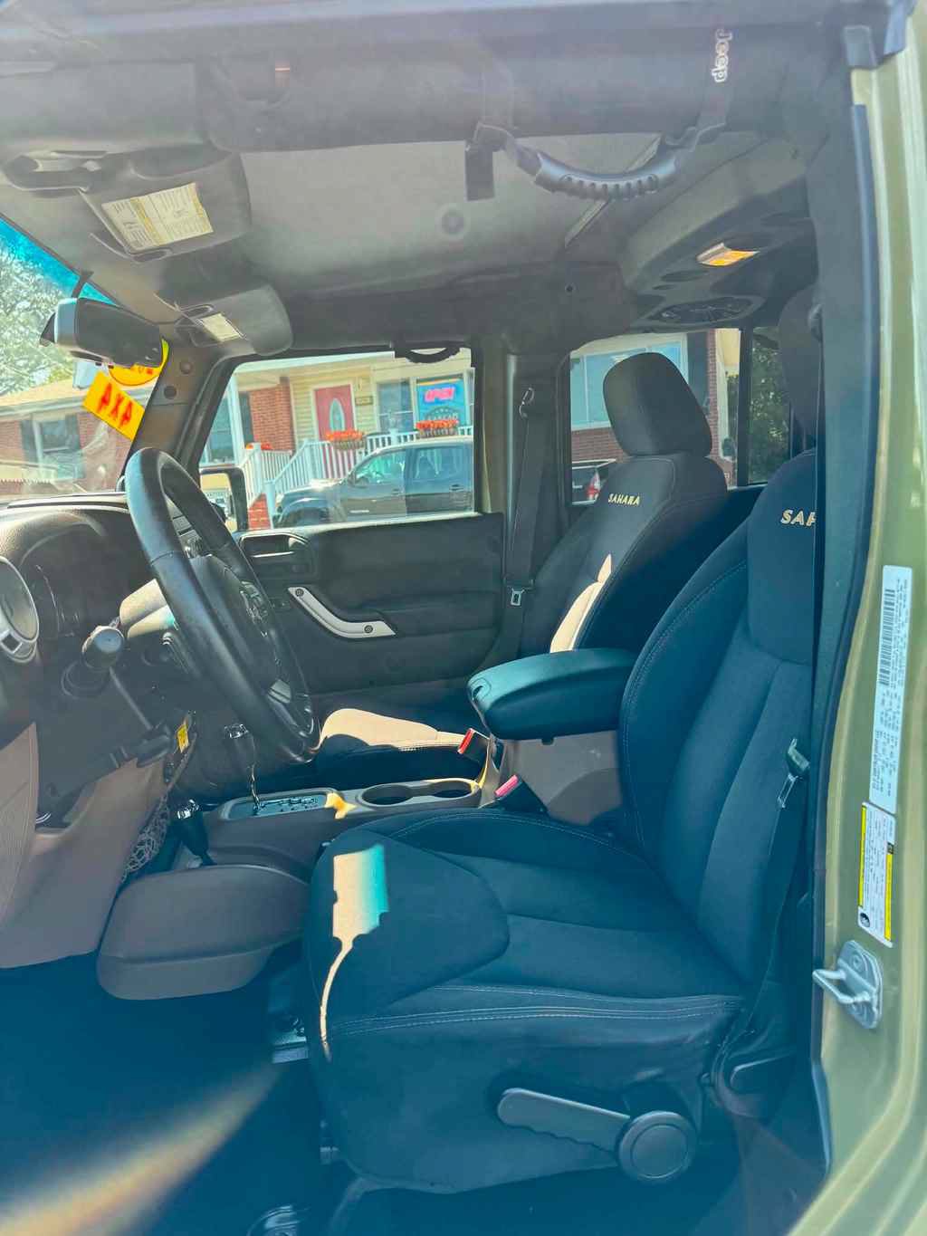 Used 2013 Jeep Wrangler Unlimited Sahara w/ Connectivity Group AWD/4WD image 9