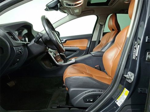 Used 2015 Volvo V60 T5 Cross Country w/ Climate Package image 16