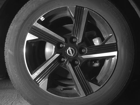 Used 2025 Nissan Sentra SV FWD image 13