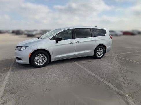 New 2026 Chrysler Voyager LX image 5