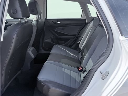 Used 2025 Volkswagen Jetta SE FWD image 30