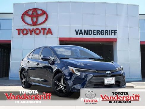Used 2025 Toyota Corolla LE FWD image 1