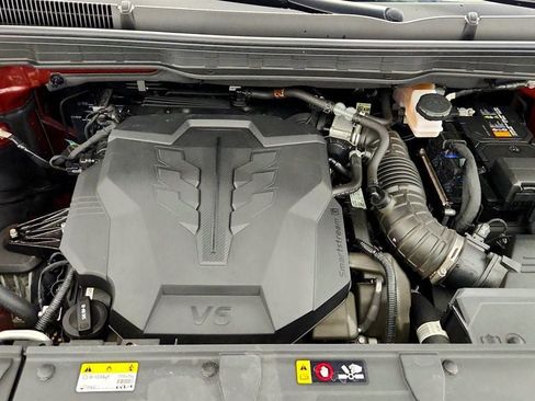 Used 2025 Kia Carnival FWD image 26