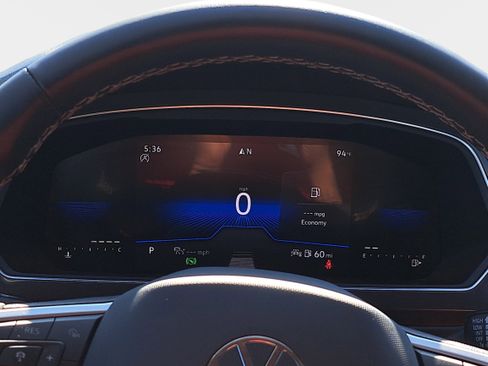Used 2024 Volkswagen Tiguan SE FWD image 21