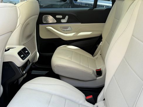 Used 2023 Mercedes-Benz GLS 450 4MATIC image 42