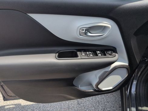 Used 2022 Jeep Renegade Limited AWD/4WD image 12