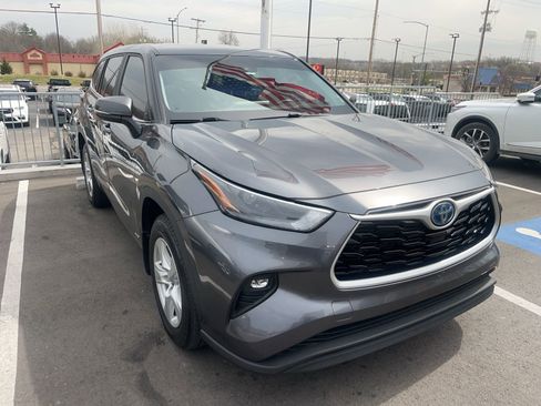 Used 2023 Toyota Highlander LE image 9