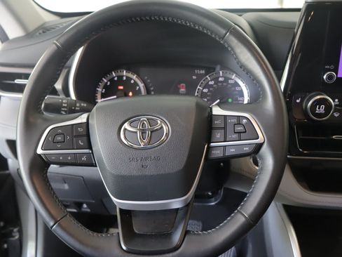 Used 2023 Toyota Highlander XLE AWD/4WD image 14