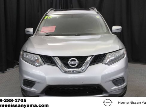 Used 2016 Nissan Rogue SV w/ SV Moonroof Package FWD image 2