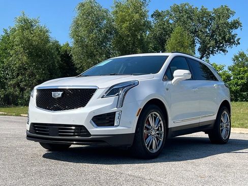 Used 2023 Cadillac XT5 Sportv w/ Technology Package AWD/4WD image 3