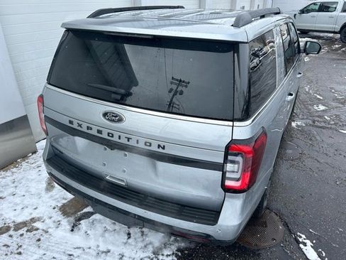 Used 2023 Ford Expedition Limited image 5
