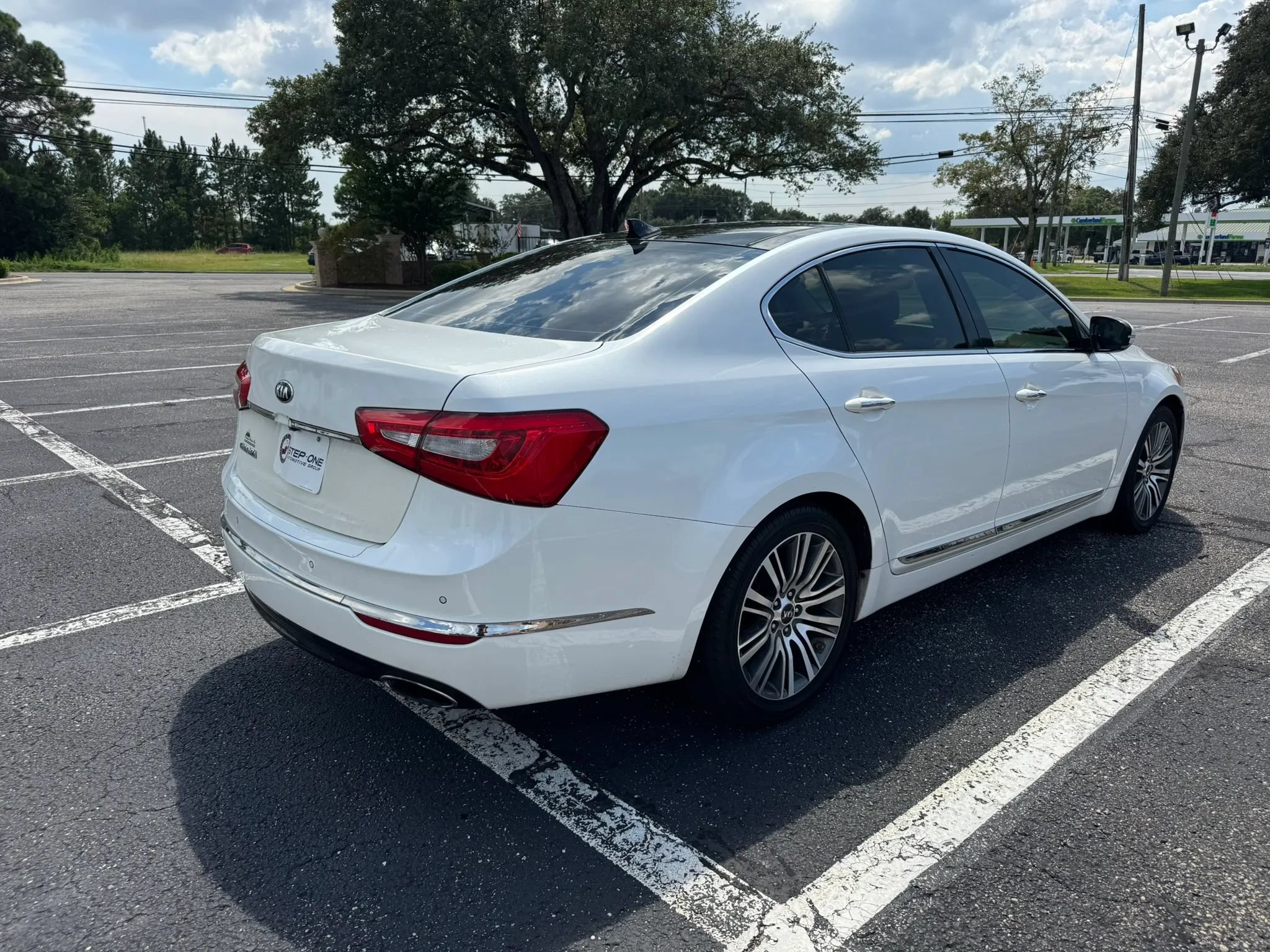 Used 2016 Kia Cadenza Premium FWD image 6