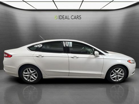 Used 2016 Ford Fusion SE FWD image 4
