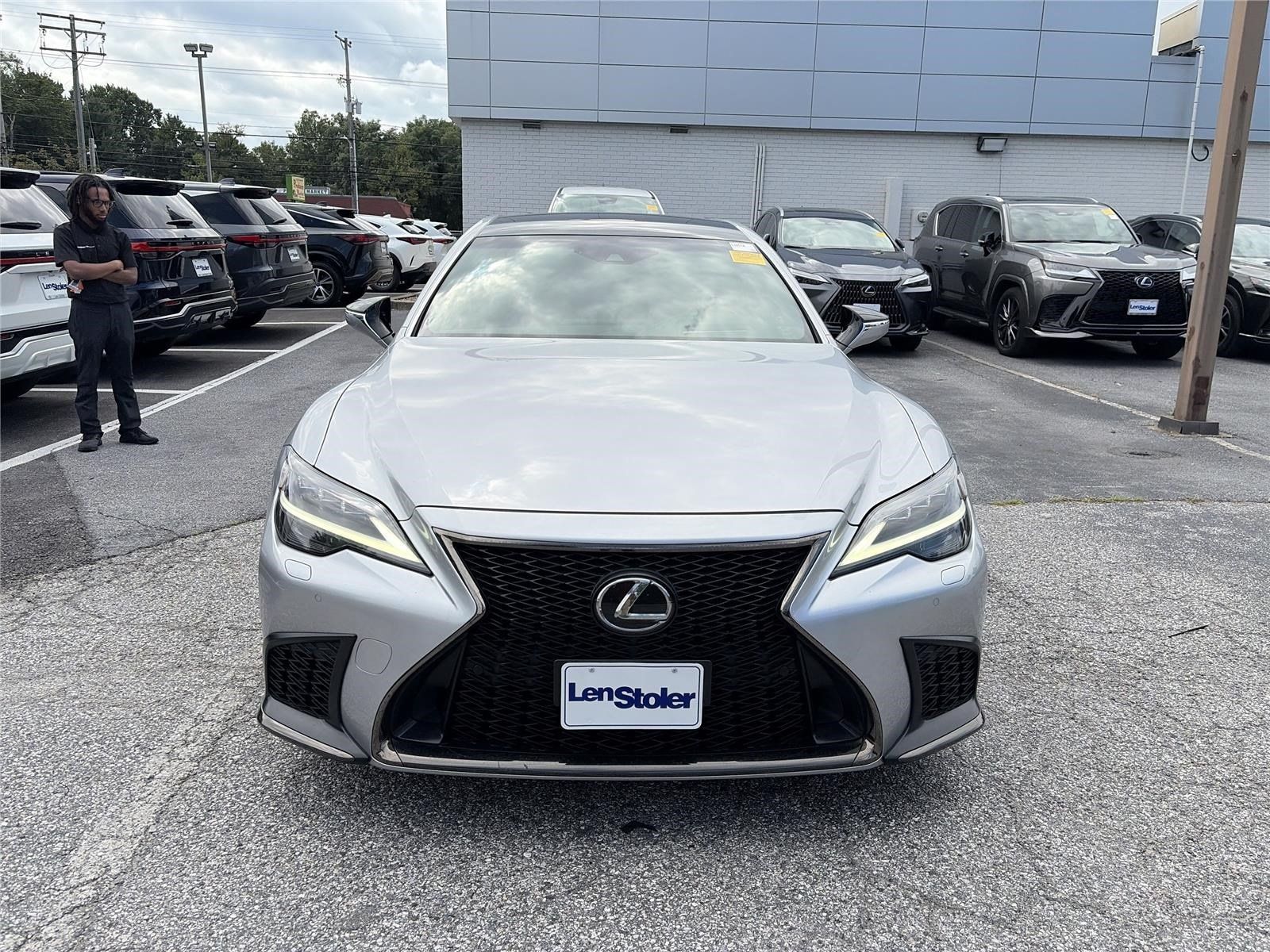 Used 2023 Lexus LS 500 F Sport w/ Accessory Package (Z2) AWD/4WD image 8