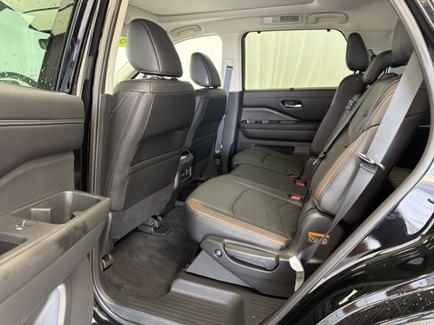 Used 2025 Nissan Pathfinder Platinum w/ Cargo Package AWD/4WD image 12
