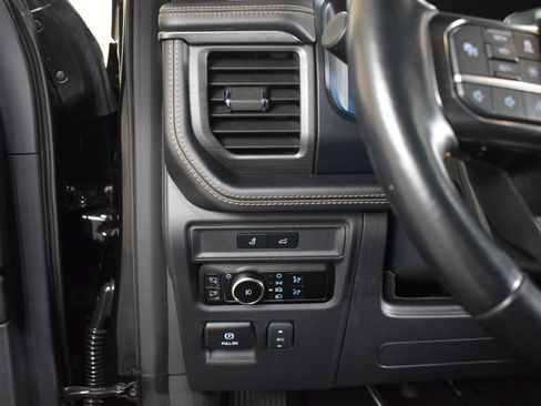 Used 2023 Ford Expedition Platinum image 27