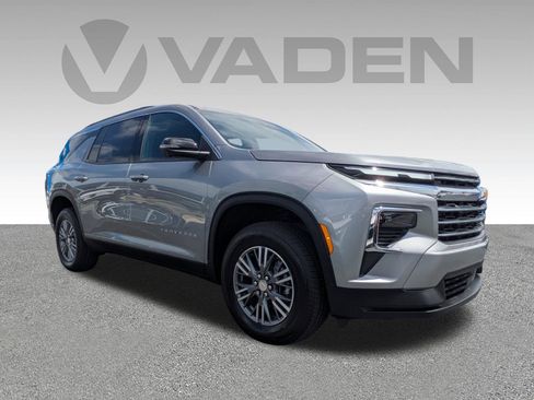 New 2026 Chevrolet Traverse LT w/ Driver Confidence Package AWD/4WD image 3