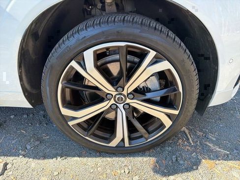 Used 2022 Volvo XC60 T8 R-Design w/ Advanced Package image 8