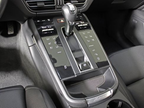 Used 2024 Porsche Macan image 29