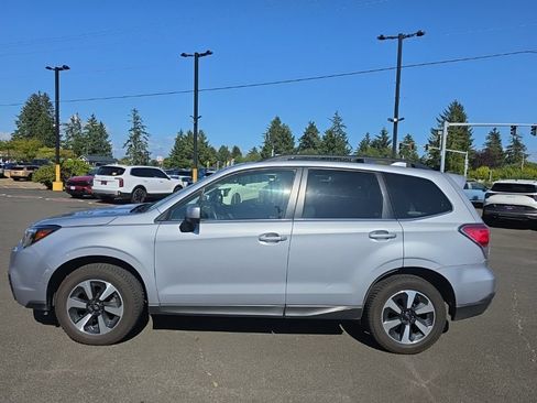 Used 2017 Subaru Forester 2.5i Limited AWD/4WD image 3
