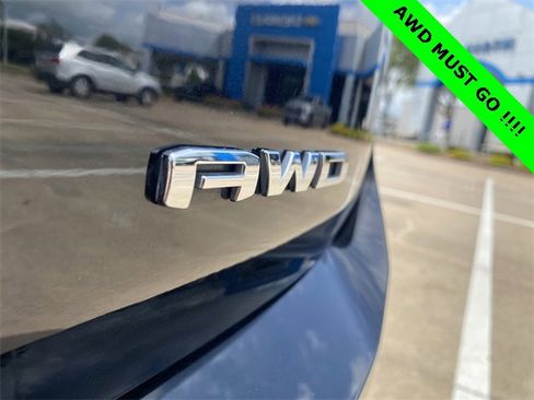Used 2024 GMC Terrain SLE image 33