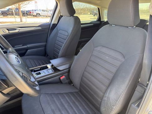 Used 2018 Ford Fusion SE w/ Fusion SE Technology Package image 24