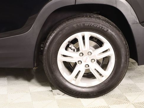 Used 2024 GMC Terrain SLE w/ Driver Convenience Package FWD image 17