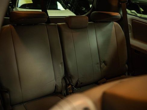 Used 2012 Toyota Sienna Limited w/ Premium Pkg FWD image 12