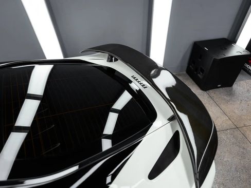 Used 2015 Ferrari F12 Berlinetta image 21