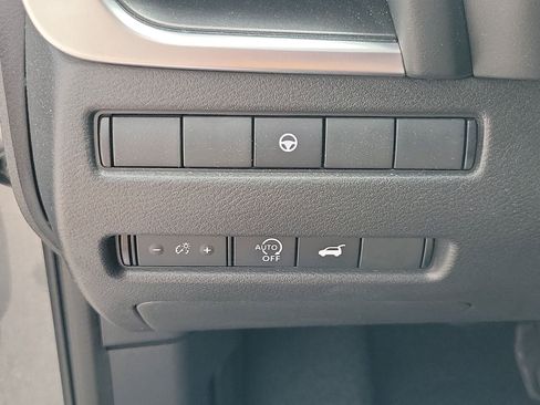 Used 2025 Nissan Rogue SV FWD image 30