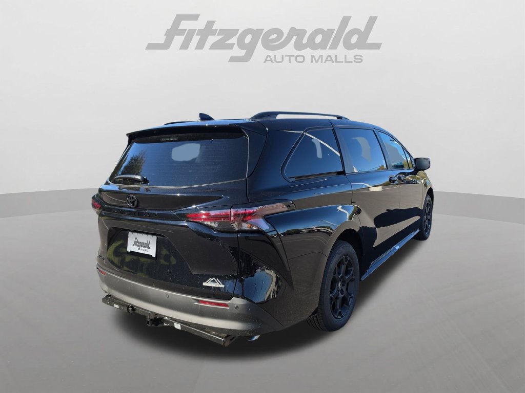Used 2026 Toyota Sienna XLE Woodland Edition AWD/4WD image 8