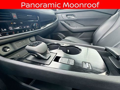 Used 2024 Nissan Rogue SL w/ SL Premium Package image 16