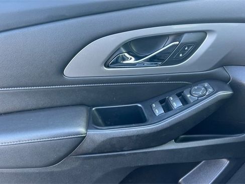 Used 2023 Chevrolet Traverse LT image 11