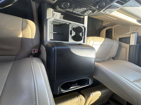 Used 2017 Ford F250 Lariat w/ Chrome Package image 47