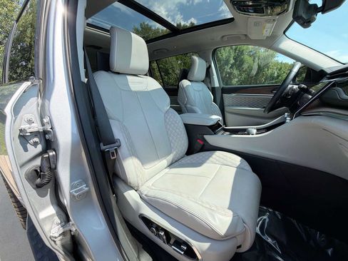 Used 2023 Jeep Grand Cherokee L Summit w/ Advanced Protech Group IV AWD/4WD image 19
