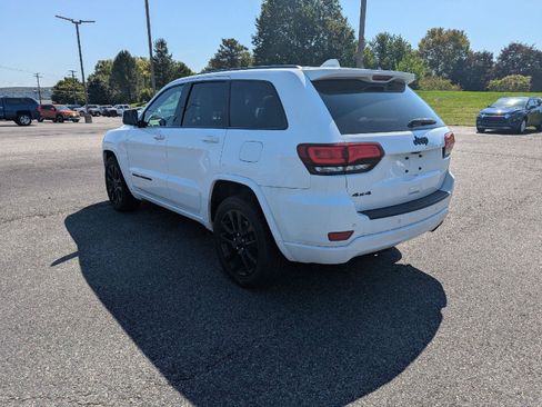 Used 2019 Jeep Grand Cherokee Altitude AWD/4WD image 5