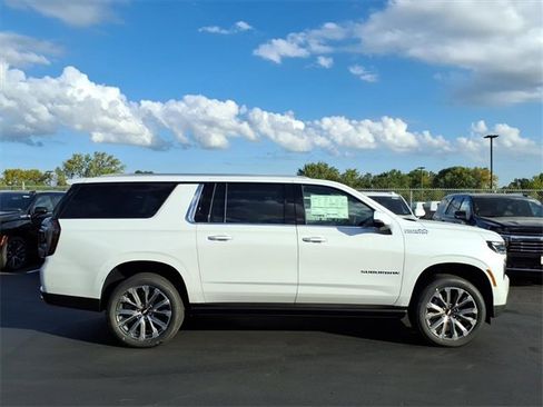 New 2026 Chevrolet Suburban High Country image 2