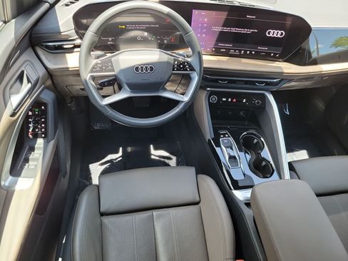 Used 2025 Audi Q5 Premium Plus w/ Premium Plus AWD/4WD image 18