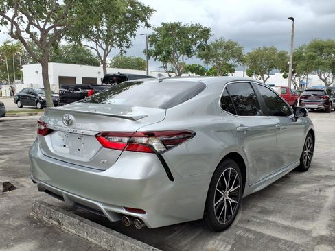 Used 2021 Toyota Camry SE image 10