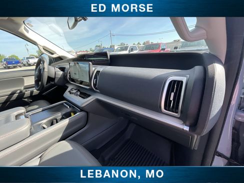 Used 2025 Ford Expedition Active AWD/4WD image 28