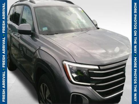 Used 2025 Volkswagen Atlas SE AWD/4WD image 1