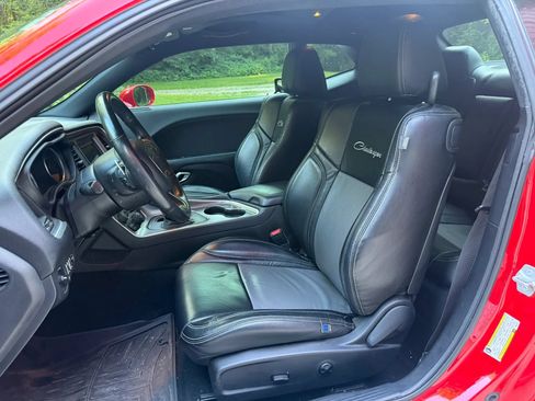Used 2019 Dodge Challenger R/T RWD image 18