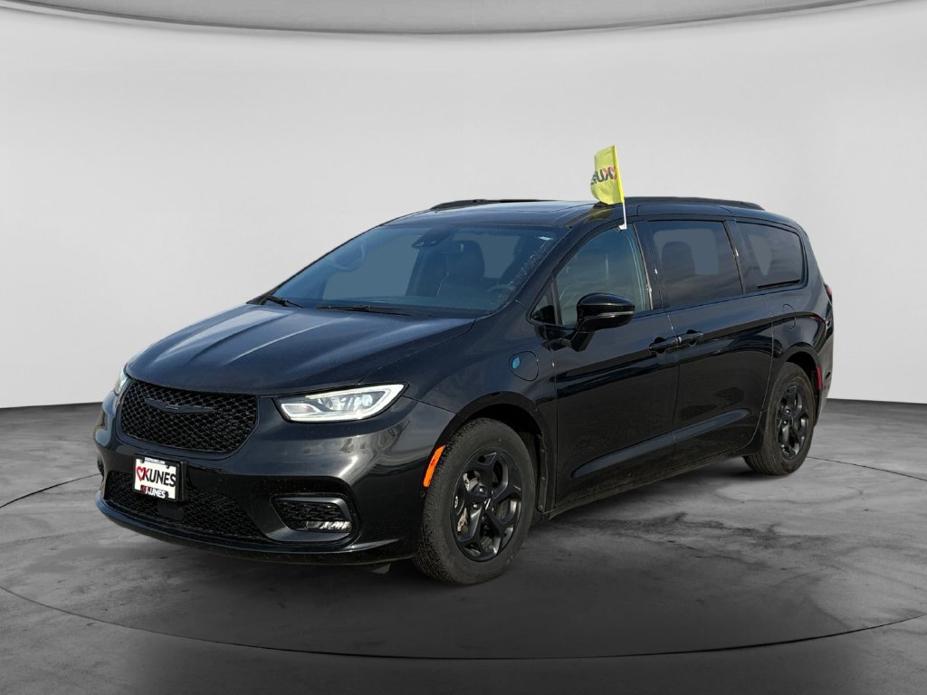 Used 2024 Chrysler Pacifica Premium FWD image 4