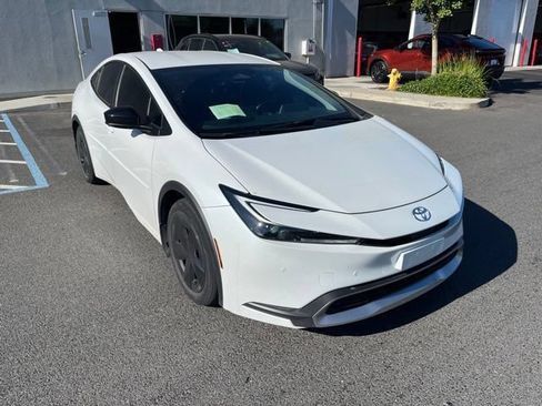 Used 2023 Toyota Prius Prime FWD image 3