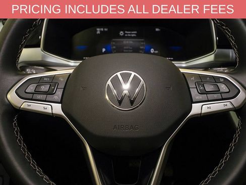 Used 2025 Volkswagen Taos SE AWD/4WD image 17