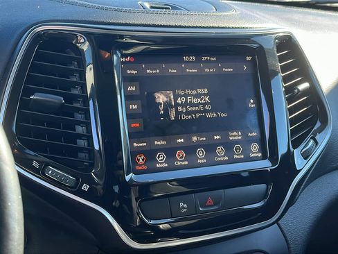 Used 2019 Jeep Cherokee Limited image 16