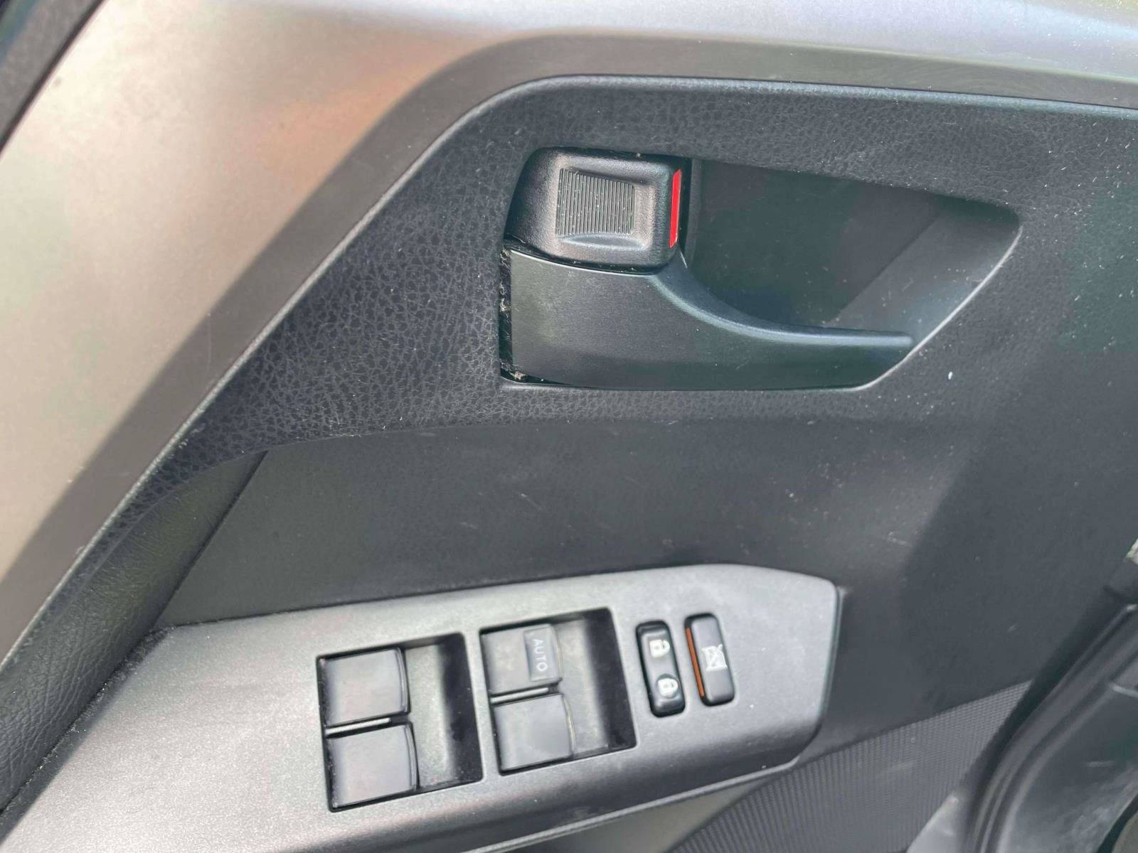 Used 2017 Toyota RAV4 LE AWD/4WD image 12