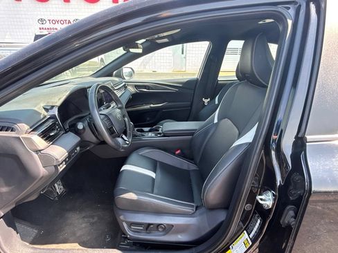 Used 2025 Toyota Camry SE FWD image 4