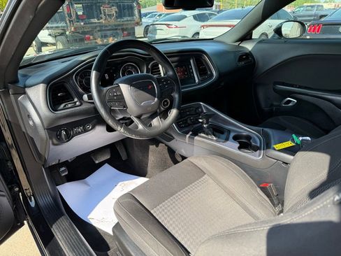 Used 2016 Dodge Challenger SXT RWD image 33